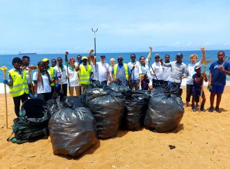 Sisyphe à la plage : ramassage des déchets plastiques à Port Bouët -LFCI N°28 du 6 mai 2021